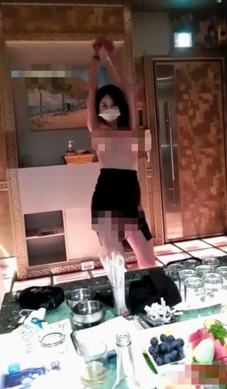 韩国商K 看看韩国妹子怎么做陪老板【2.92g】