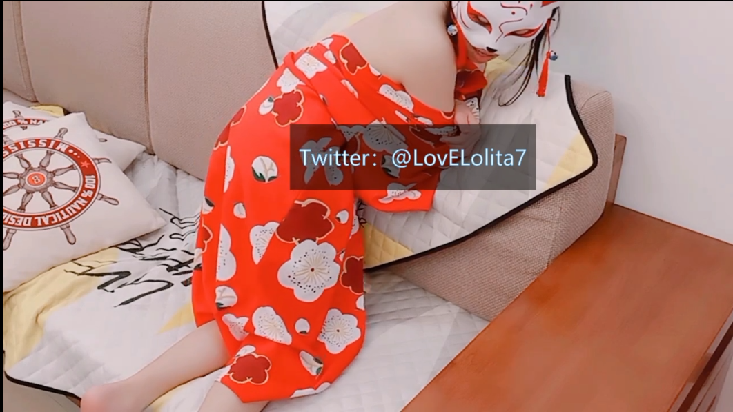 LovELolita7  广西小母狗高三学生情趣小和服，狐狸面具和金主爸爸爱爱 白嫩美腿玉足被金主爸爸疯狂打桩 【2V】【3.1G】