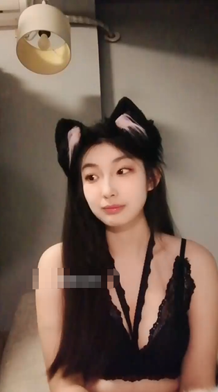 江苏小情侣，【鸭鸭是个M】，居家自拍性爱，甜美女神级，肤白貌美，被男友草个不停，反差感十足！