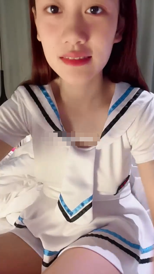 20岁大三学姐，D奶校花级，【晞晞】，和男友没羞没臊的同居生活，身材相当傲人，被干个不停！