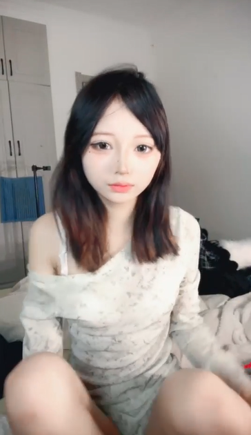 娇小的美少女【小围呐】假鸡巴插穴 各种自慰 流白浆 真想内射2v