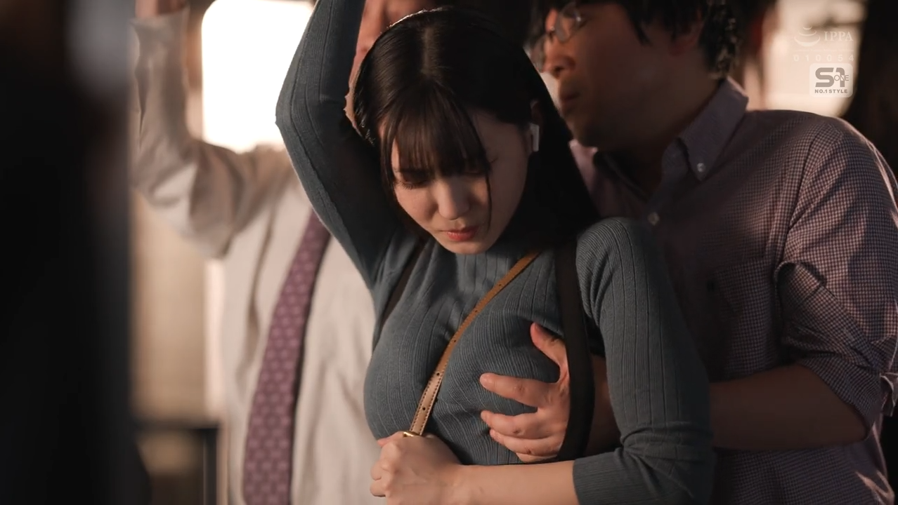 巨乳写真偶像果然容易被痴汉盯上_紫堂るい的故事【1.68g】