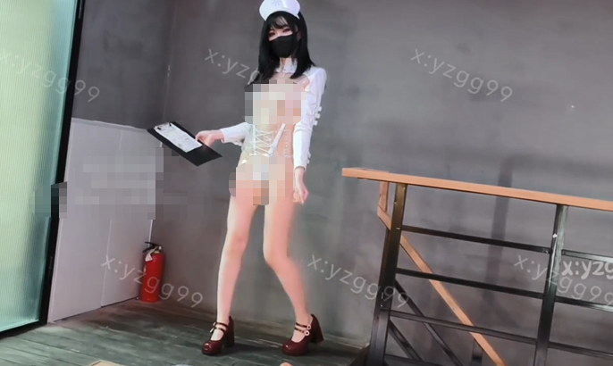 推特绿帽原创博主，携淫荡小娇妻乱交性爱「养只果果」《禁断医护》第一部，夜值护士来喂你吃药哦，听话的奖励果果医师是口交侍奉