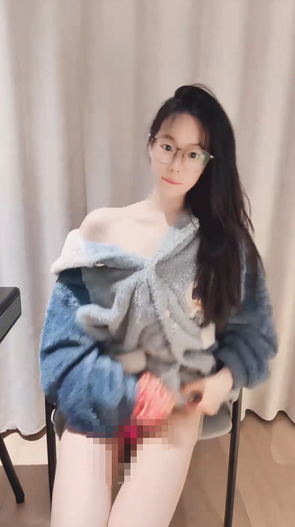 清纯学妹刚毕业【小乖】嫩的出水 全身雪白细嫩