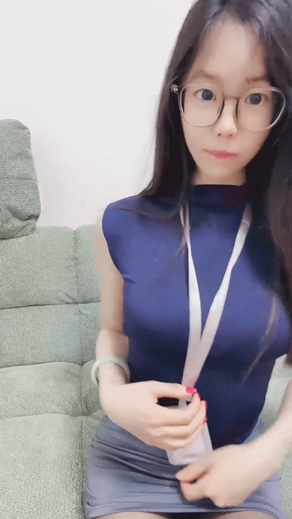 清纯学妹刚毕业【小乖】大屁股又大又翘 绝世美乳 道具自慰喷水流白浆