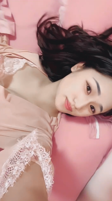 甜妹妹【贝贝】嫩到让人发狂 圆圆的美乳 毛毛有些多 眼神清亮 道具插到白浆冒泡 爽飞了【5v】