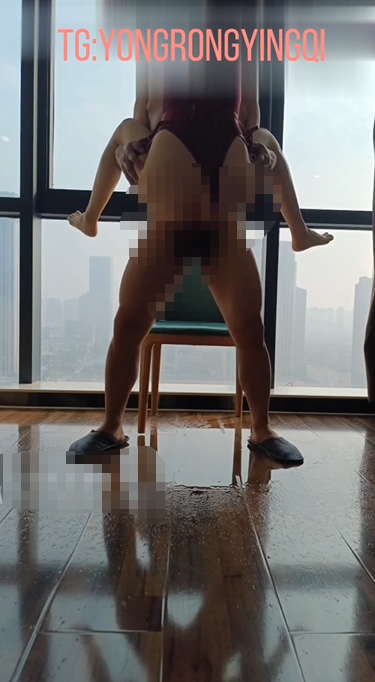 「希努尔」清晨的一缕阳光伴随着淫荡一天的开始！抱起来肏到遍地都是淫水