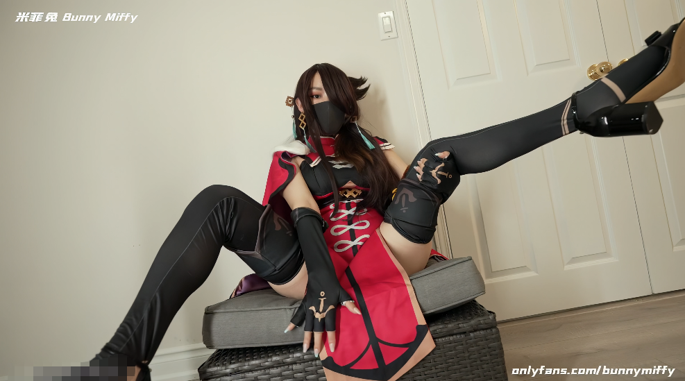 OnlyFans顶级御姐【BunnyMiffy米菲兔】 宅男去漫展把COSER带回家，没想到被御姐反操！