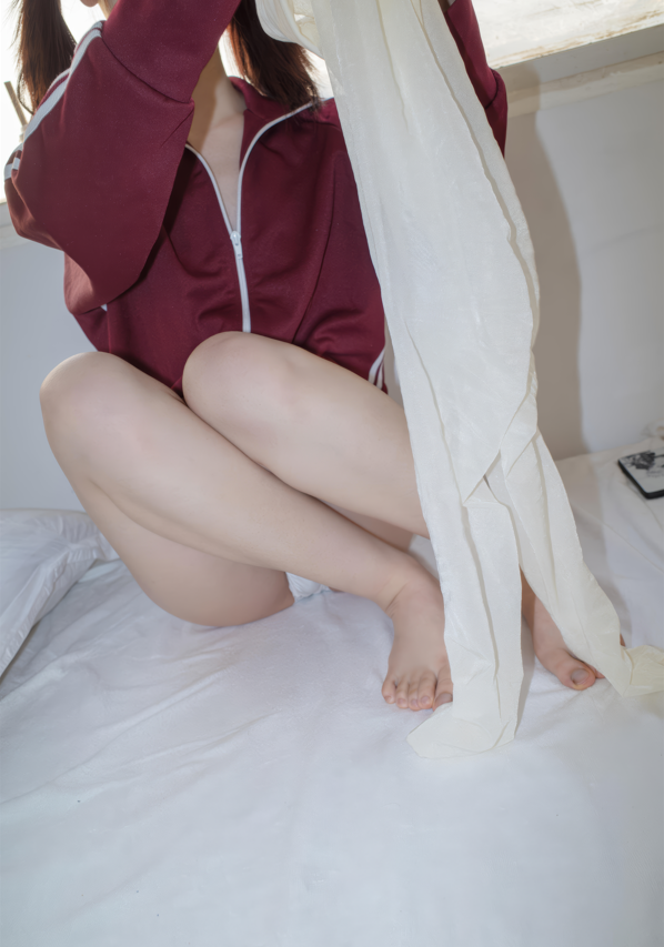 森萝财团 写真 内部 VOL.010 小夜 40D闪闪舍宾袜 【79P821M】