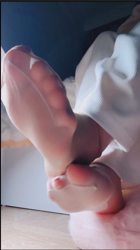 玩物直播乔乔在这里-251202 薄丝【1V】【300MB百度云】