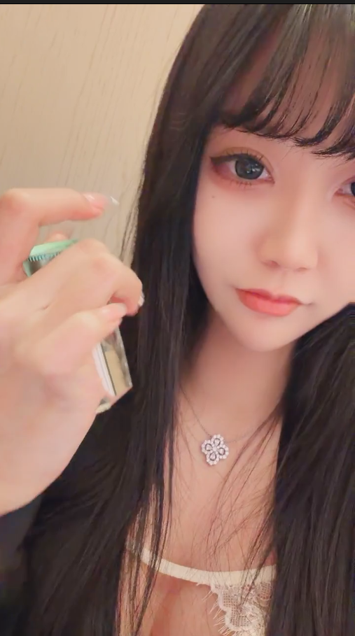 玩物直播维妮-251202 红绿灯香水峡谷视角【1V】【587MB百度云】
