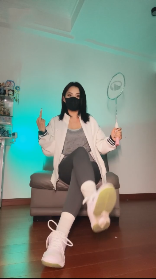玩物直播御清s-251203 红绿灯运动爆汗完的裤里丝+白棉袜【1V】【411MB百度云】