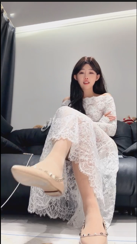 玩物直播一茶s-251205 红绿灯女老师肉丝榨4次【1V】【613MB百度云】