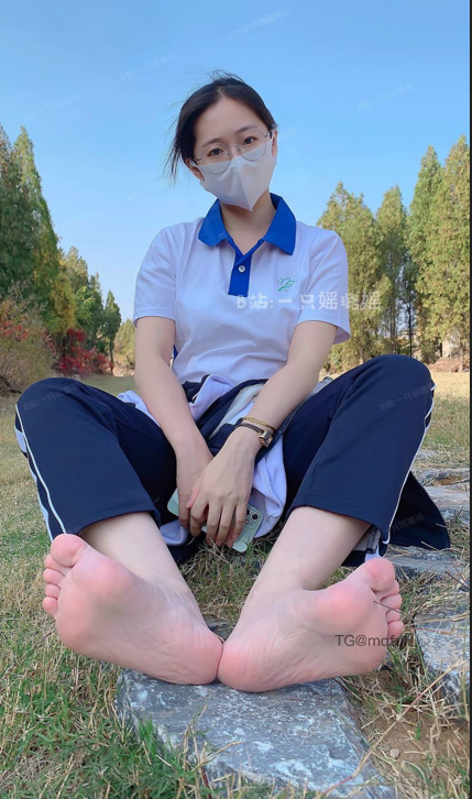 B站玉足up 瑶璐瑶的美味屋  展示白嫩小脚丫倒计时调教，足控狂喜 纯足【9P 2V 58mb】