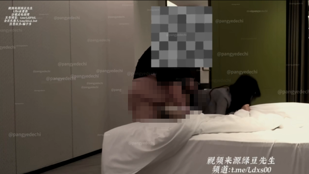 胖爷的奇妙之旅  3月6日更新  多金的胖爷，从来不操20岁以上的。 19岁小芝麻，校园内的男友估计绿帽子已经乱飘了 【1V 366MB】