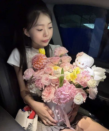 苏州妹妹晴天被金主包养萝莉脸配大奶的致命反差  各种情趣装被爆操骚穴 调教成下贱玩物 【2V 579MB】