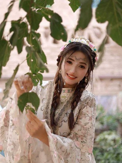新疆顶级网美mihray异域绝色尤物床上狂浪黑丝情趣跪舔尽显妩媚 【1V 224MB】
