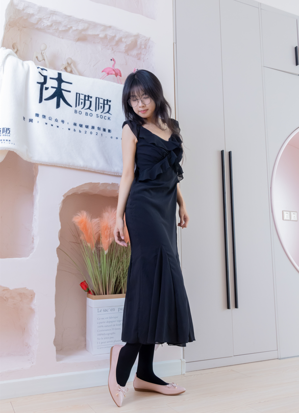 袜啵啵 - 奶油 - 平底鞋厚黑丝美腿 【140P1V1.3G】