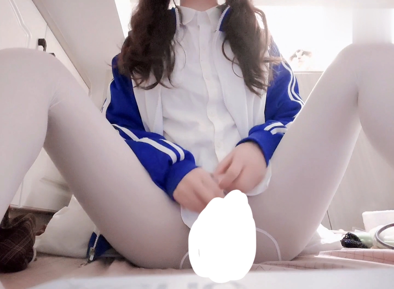蓝色校服隔着白丝自慰zw喷水潮吹