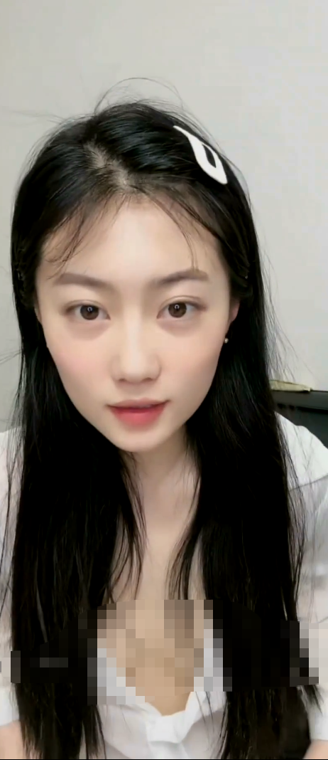大四学生妹裸聊 笑起来含蓄超甜美 【173m】