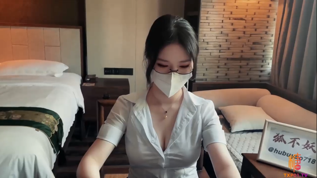 推特网红女神【狐不妖】黑丝制服_妖媚的秘书上_用淫水帮老板消气_小穴迫不及待等待肉棒的插入了 【207m】