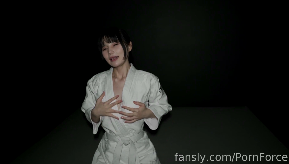 PornForce 柔道战败的日本少女【1.26g】