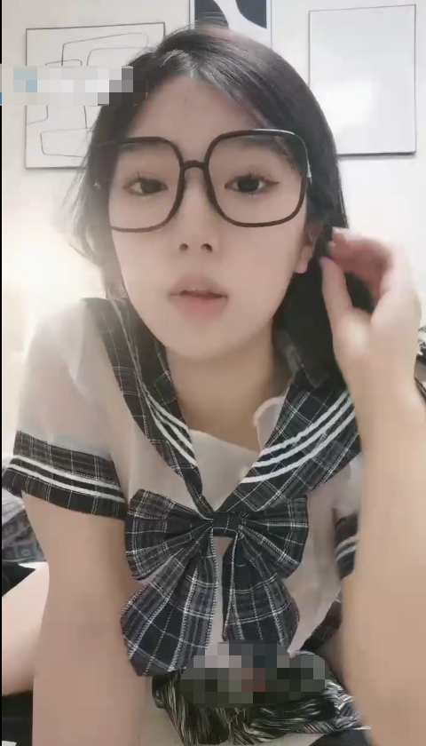 颜值无敌清纯眼镜妹，近期下海收费房【1.71g】