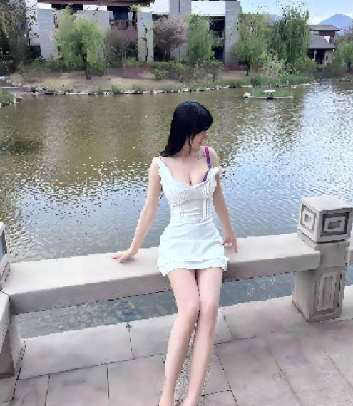 浙江清纯御姐【肖玉蓉】，性欲超强到处约炮，被炮友一直按着头疯狂操嘴，开档黑丝被撕破猛干，简直骚到骨子里！【171m】