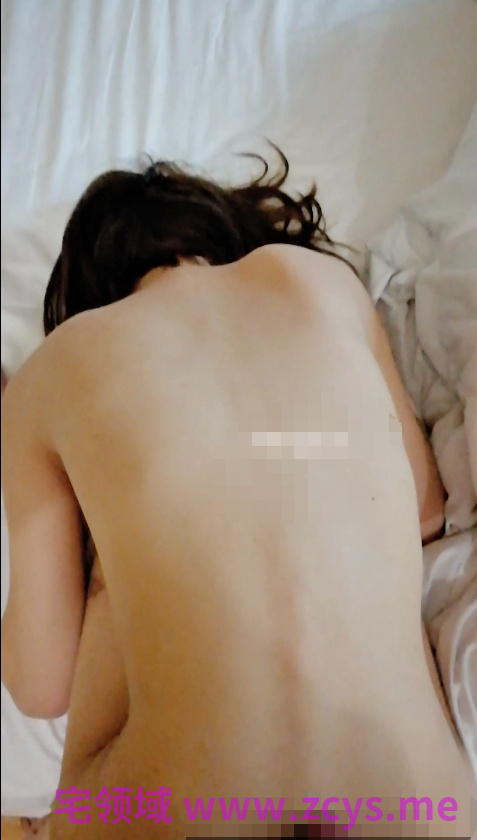 大神原创自录，高颜值大一学妹纯情娇羞，露脸性爱，欲拒还应被征服，叫声可撸，三视角完整版(3V)