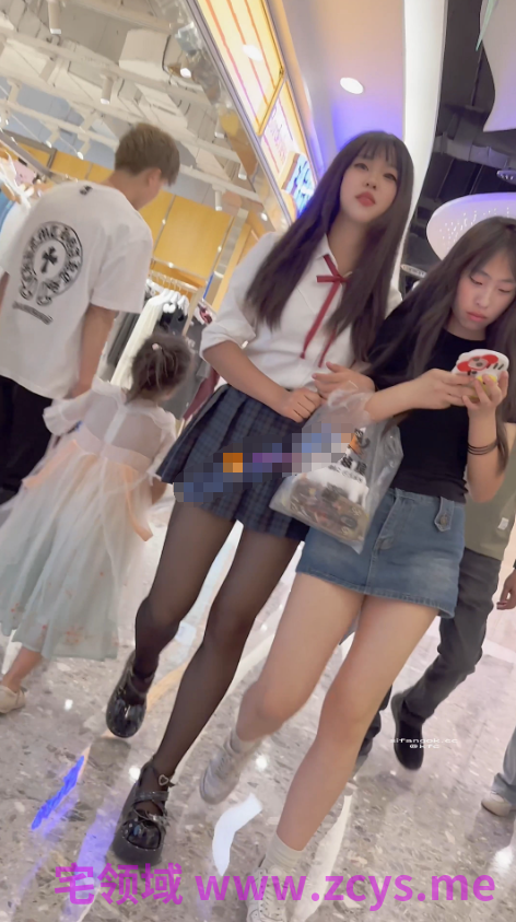 JK制服学生妹·黑丝短裙白边内·翘屁股直接把相机塞进去CD【1V+1.44G/百度】