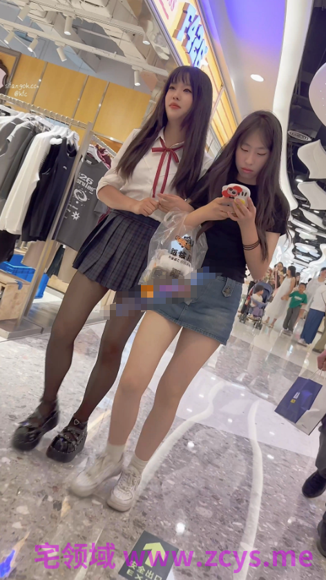 JK制服学生妹·黑丝短裙白边内·翘屁股直接把相机塞进去CD【1V+1.44G/百度】