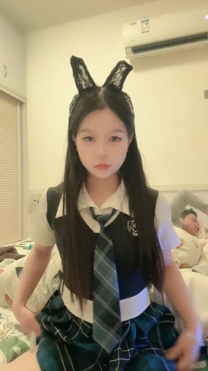 新人女神下海【今天草莓了么】很可爱的小兔子