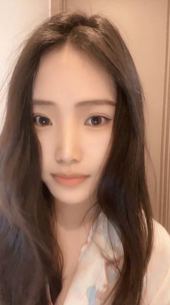 G奶女神【月亮躲在云朵】 馒头美鲍自慰喷水2v