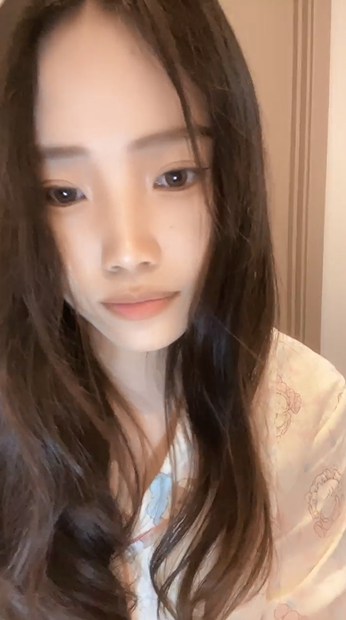 G奶女神【月亮躲在云朵】 馒头美鲍自慰喷水2v