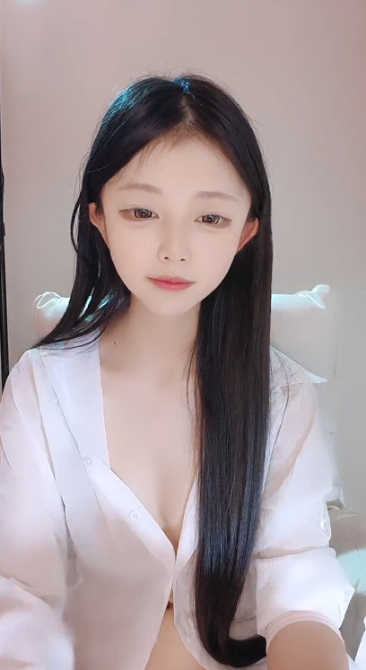 【小奈美美】绝品尤物 大屁股嫩穴 大屌狂插自慰