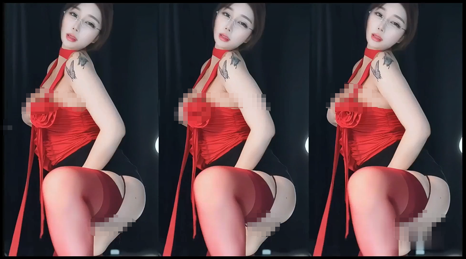网易CC顶级女神【熙熙酱】重金定制，脸点同框劲爆裸舞自慰抖臀，三联屏视觉盛宴