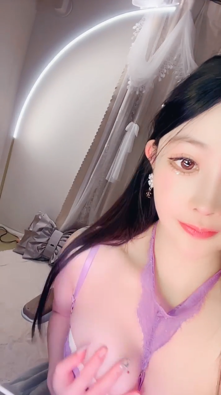 新人美女下海 【oo】巨乳翘臀 长腿嫩穴 蕾丝内衣 道具自慰3v
