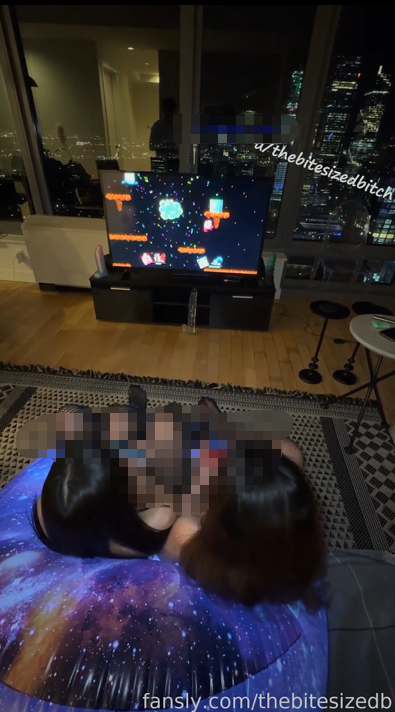 娇小玲珑20岁媚黑小母狗【Thebitesizedbitch】骚逼翘臀百合双头龙