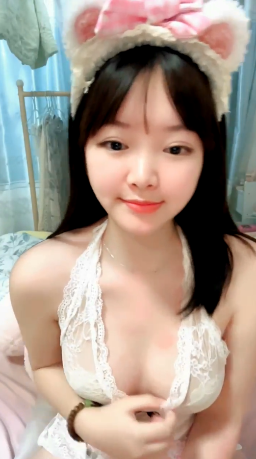 【对崽崽温柔 】萌系女大 微肉感十足 粉嫩肥鲍一线天2v