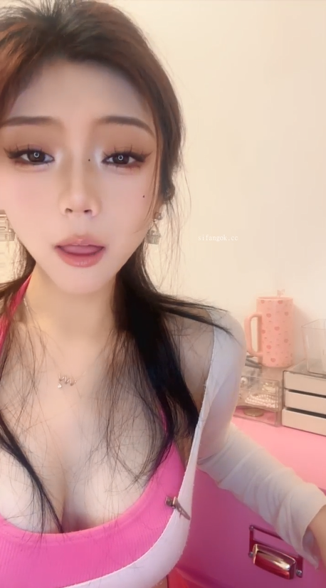 【宝贝疯狂】尤物御姐搔首弄姿气质出众