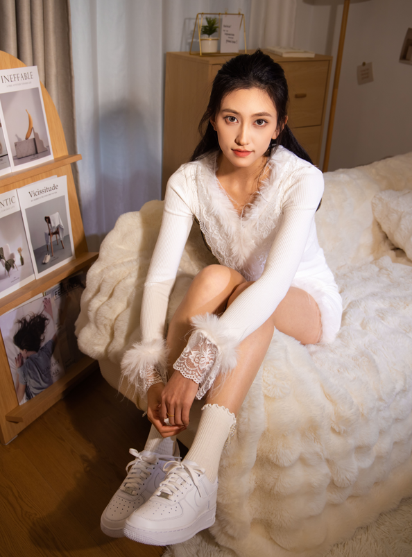 足愉心 - 可乐 - 性感包臀裙棉袜美腿诱惑 【140P1V1.63G】