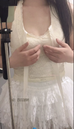 NO.1651 薅一大口香菜 对镜吊带刮擦 1V