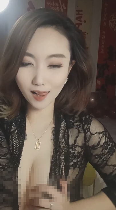 性感御姐 全身雪白肌肤粉嫩酮体 巨乳乳夹 情趣旗袍自慰