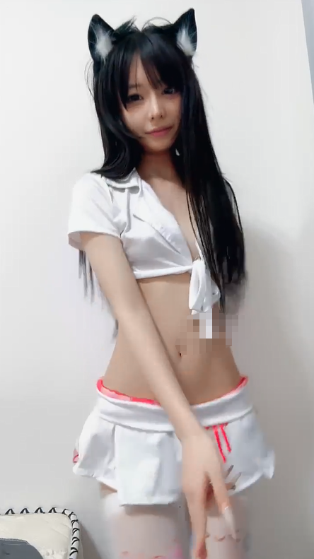【哇塞06妹妹】超甜萝莉 动人裸舞