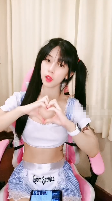 双马尾清纯甜美妹子，啪啪大秀