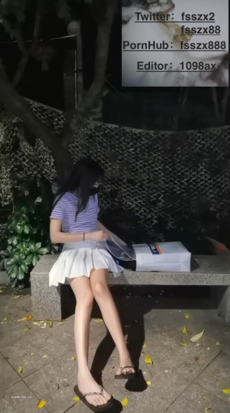 「冯珊珊」人前透视：换上透视装在马路上穿行