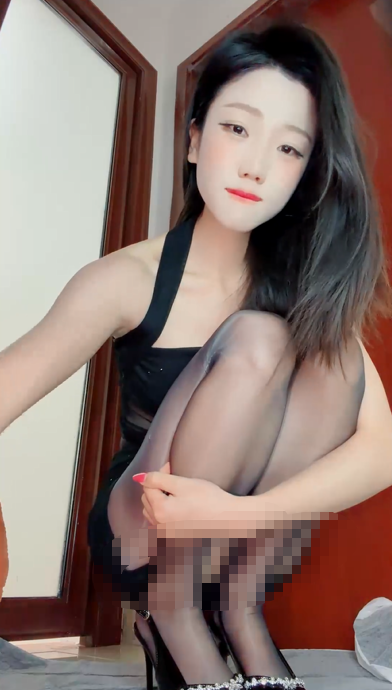 【零五小野猫】不吃香菜玉足尤物 白皙酥胸 丝袜美腿 户外真空跳蛋 极品美腿诱人 这腿可以玩好几年【11v】