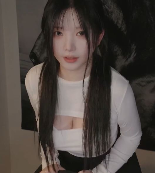 Yoonying   奇奇怪怪的骑乘俱乐部🐎💤1V1.06G百度盘