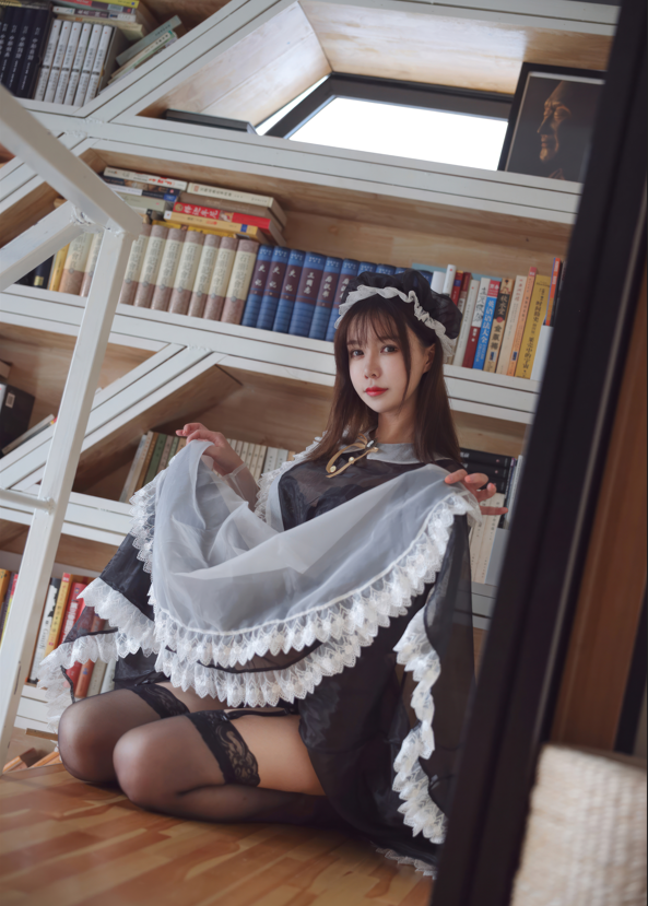 亚马逊鲶鱼 - 黑色透明女仆 【33P192M】