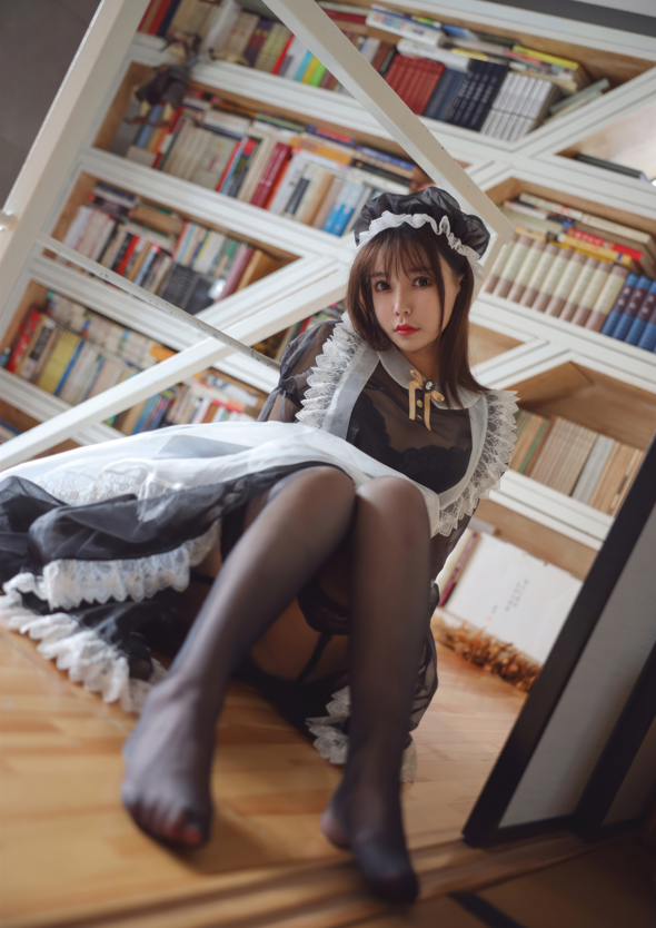 亚马逊鲶鱼 - 黑色透明女仆 【33P192M】